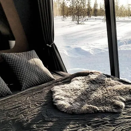Arctica Lapland - Aurorahut Adventure Resort *